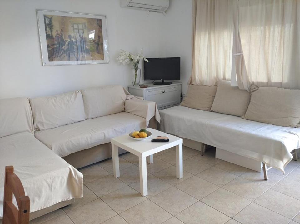 Δεσποινα Apartment Néa Péramos Exterior foto