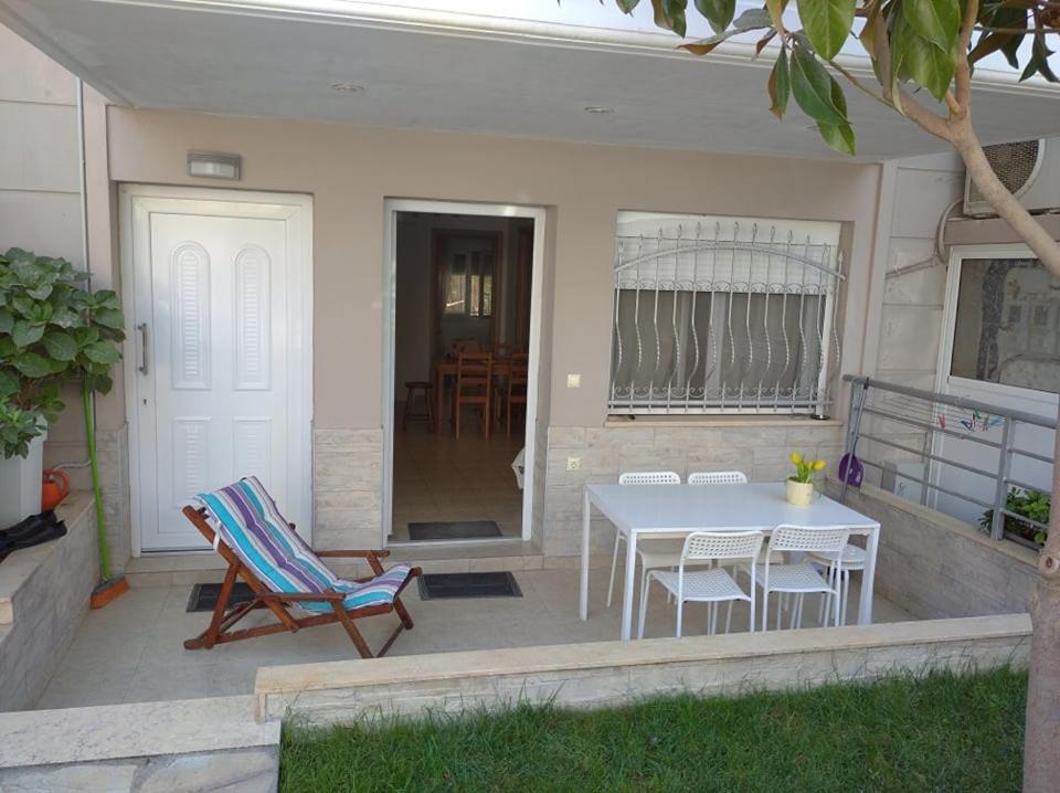 Δεσποινα Apartment Néa Péramos Exterior foto