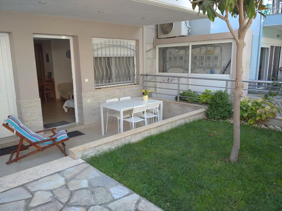 Δεσποινα Apartment Néa Péramos Exterior foto