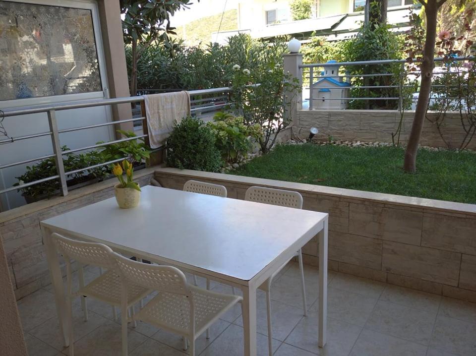 Δεσποινα Apartment Néa Péramos Exterior foto